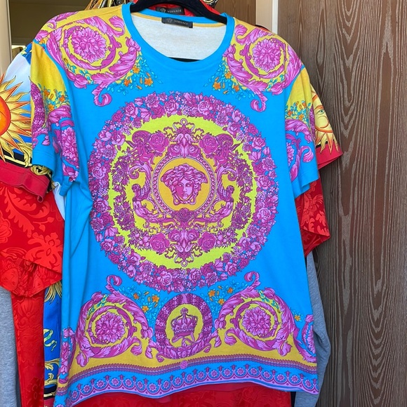 Rare Versace King of Crowns multicolor Floral Barocco Medusa head tshirt - Picture 3 of 15